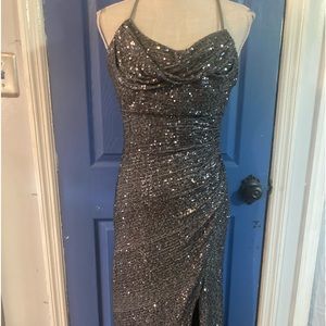 Nightway size 10 pre loved missing the little clasps. In pictures